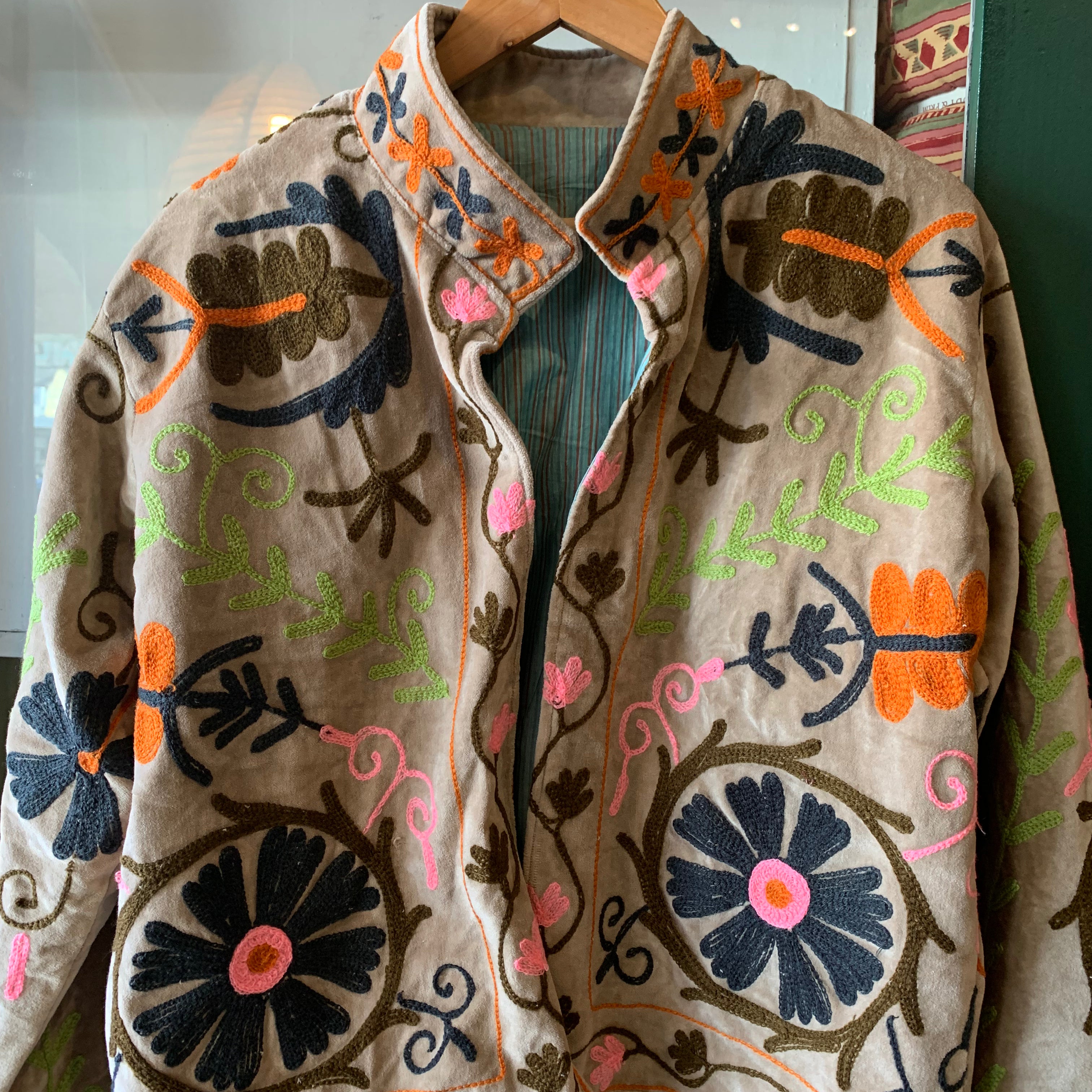 Suzani Velvet Jacket Short - Daisy