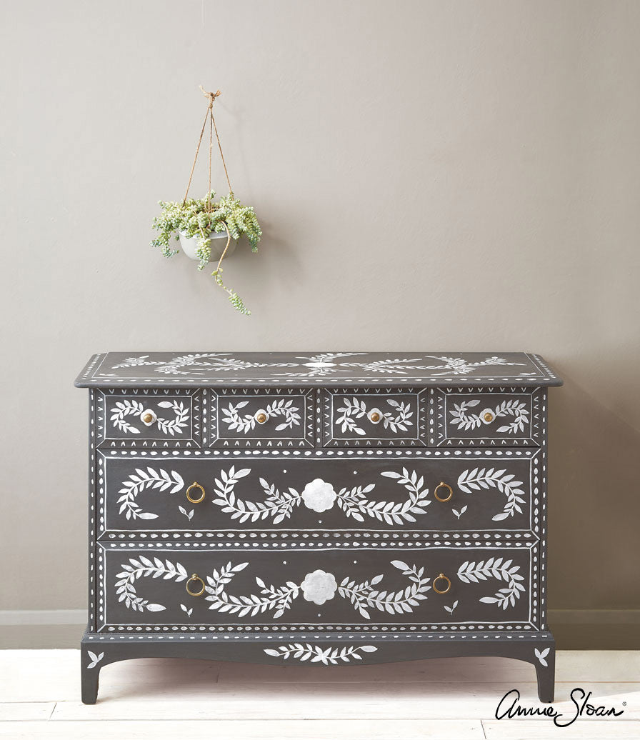 Annie Sloan Chalk Paint® - Graphite - Gaudy & Prim