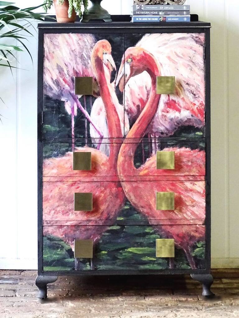 Flamingos - Gaudy & Prim