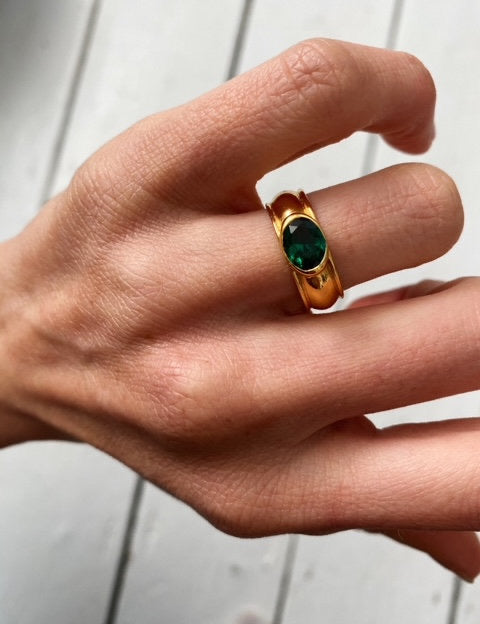 Juniper Ring - Emerald Green - Gaudy & Prim
