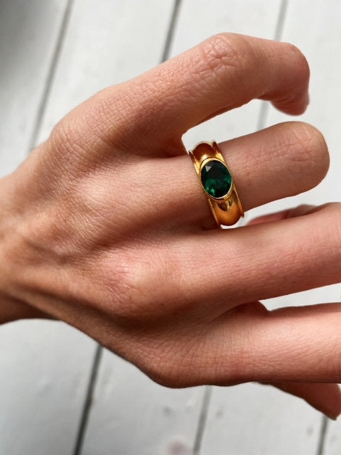Juniper Ring - Emerald Green - Gaudy & Prim