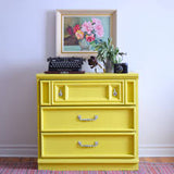 Annie Sloan Chalk Paint® - English Yellow - Gaudy & Prim